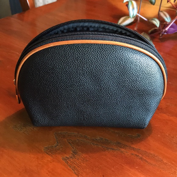 Authentic Pierre Balmain Pouch!🖤🤎 - Picture 10 of 10